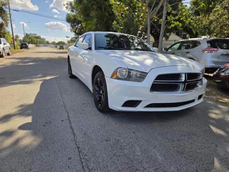 2014 Dodge Charger 7th Gen - Image 2 of 18