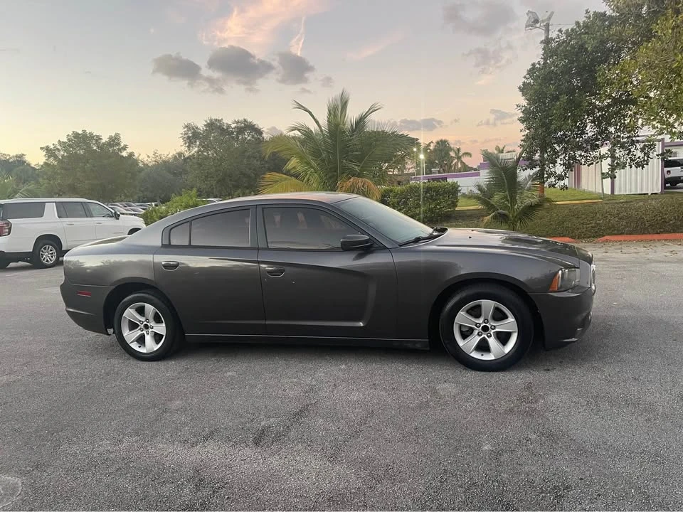 2014 Dodge Charger 7th Gen - Image 4 of 10