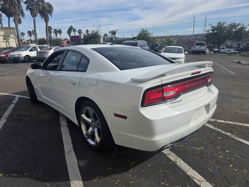 2014 Dodge Charger 7th Gen - Image 5 of 8