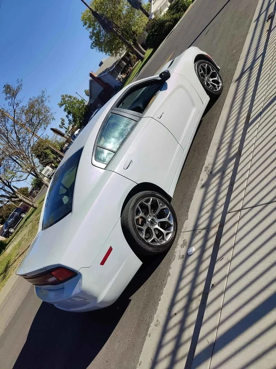 2014 Dodge Charger 7th Gen - Image 4 of 10