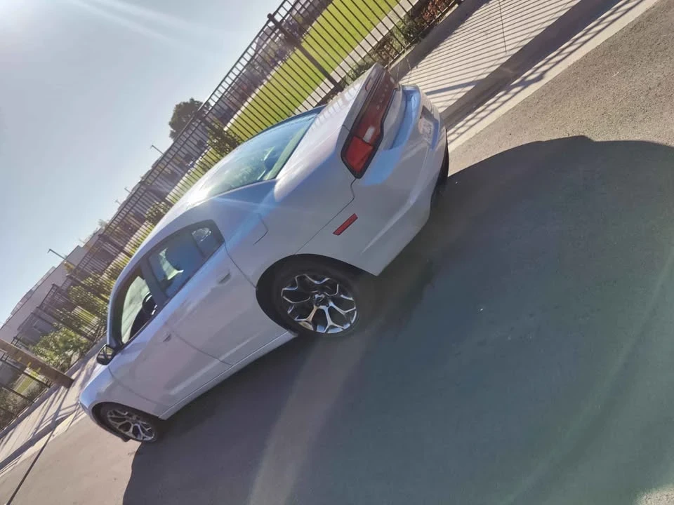 2014 Dodge Charger 7th Gen - Image 5 of 10