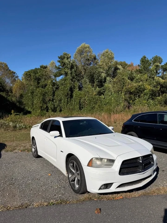 2014 Dodge Charger 7th Gen - Image 2 of 7