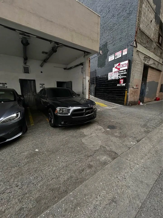 2014 Dodge Charger 7th Gen - Image 2 of 10