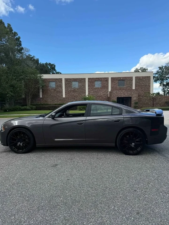 2014 Dodge Charger 7th Gen - Image 9 of 13