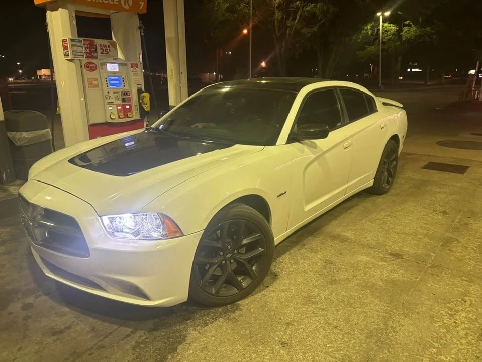 2014 Dodge Charger 7th Gen - Image 2 of 7