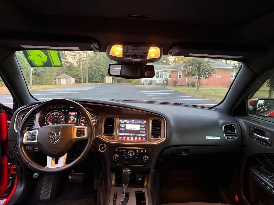 2014 Dodge Charger 7th Gen - Image 11 of 17
