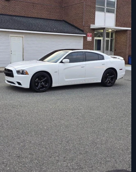 2014 Dodge Charger 7th Gen - Image 2 of 7