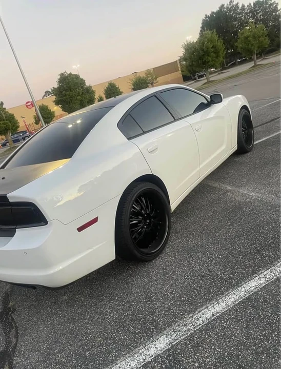 2014 Dodge Charger 6th Gen - Image 3 of 4