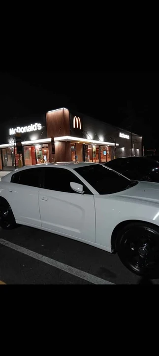 2014 Dodge Charger 7th Gen - Image 10 of 16