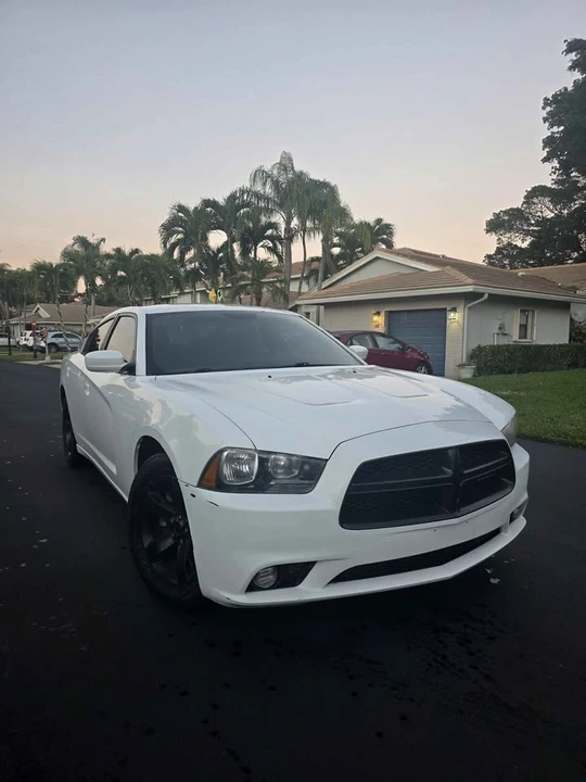 2014 Dodge Charger 7th Gen - Image 3 of 11