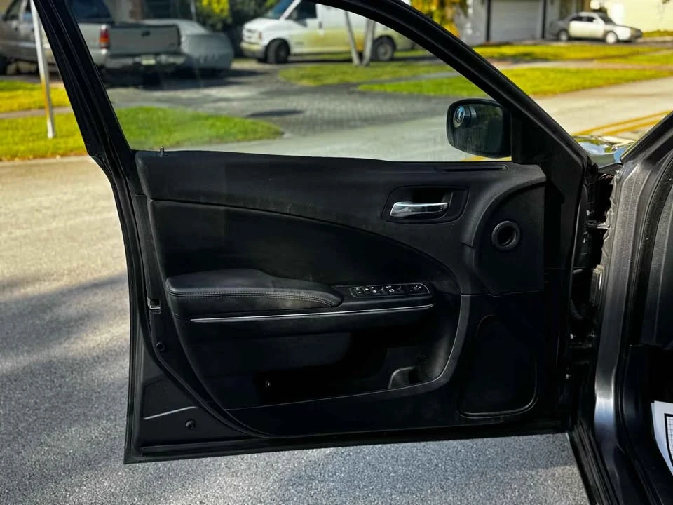 2014 Dodge Charger 7th Gen - Image 5 of 17
