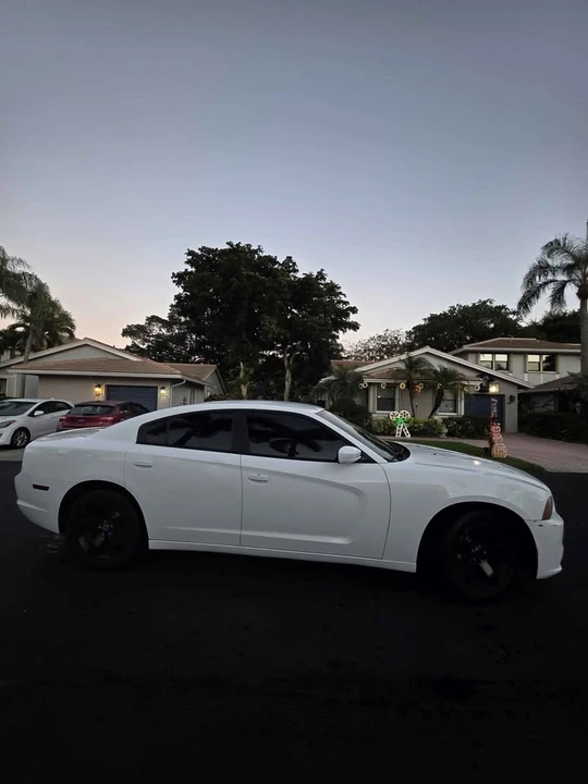 2014 Dodge Charger 7th Gen - Image 4 of 11