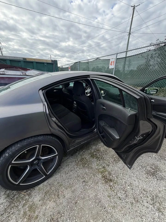 2014 Dodge Charger 6th Gen - Image 5 of 10