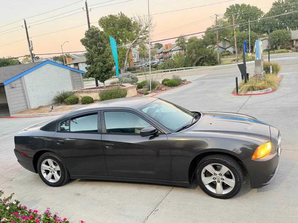 2014 Dodge Charger 6th Gen - Image 4 of 8
