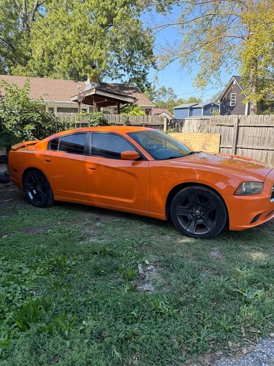 2014 Dodge Charger 7th Gen - Image 2 of 7