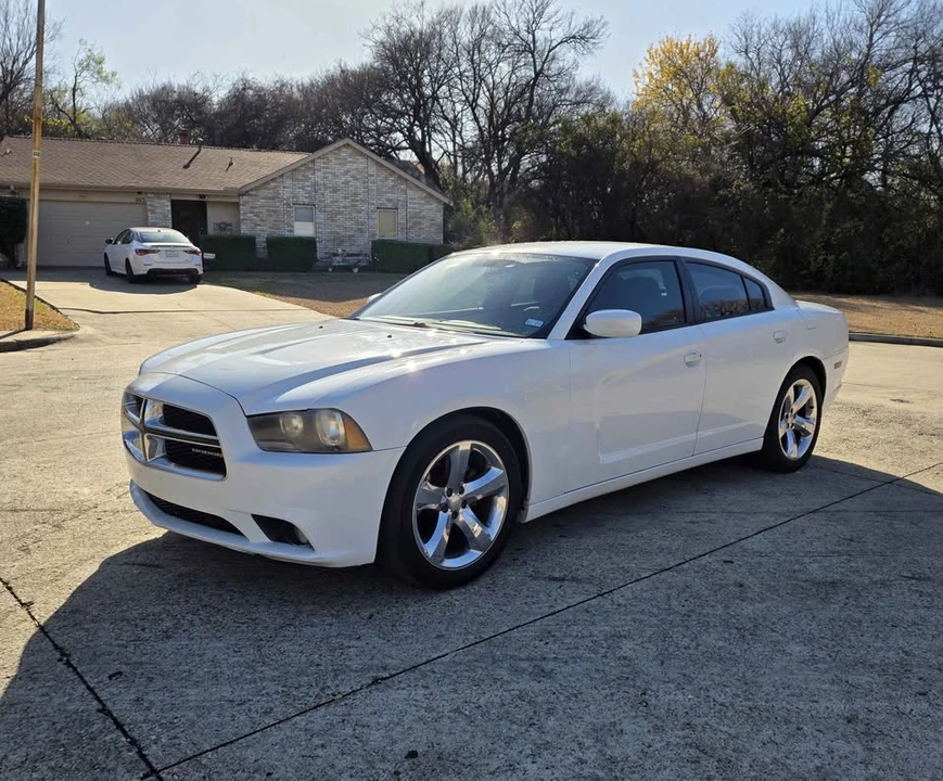 2014 Dodge Charger 6th Gen - Image 5 of 13