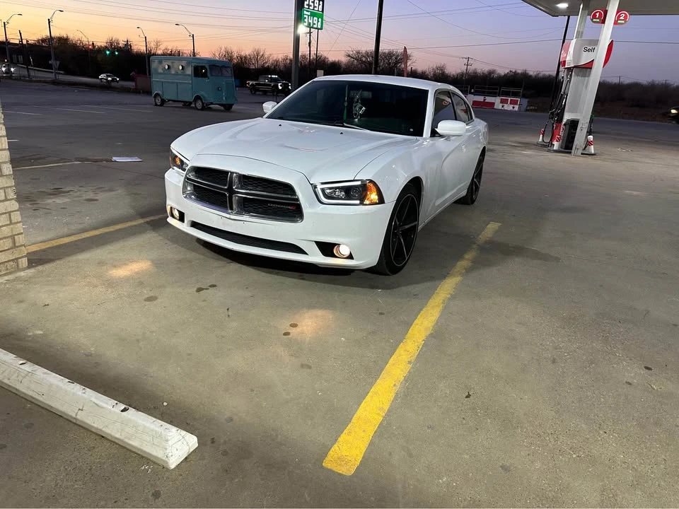 2014 Dodge Charger 7th Gen - Image 3 of 14