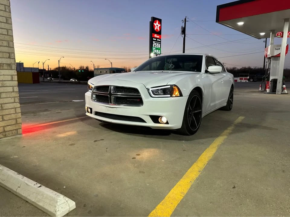 2014 Dodge Charger 7th Gen - Image 4 of 14