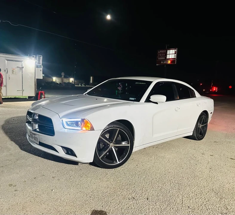 2014 Dodge Charger 7th Gen - Image 2 of 14