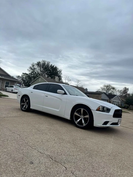 2014 Dodge Charger 7th Gen - Image 3 of 17