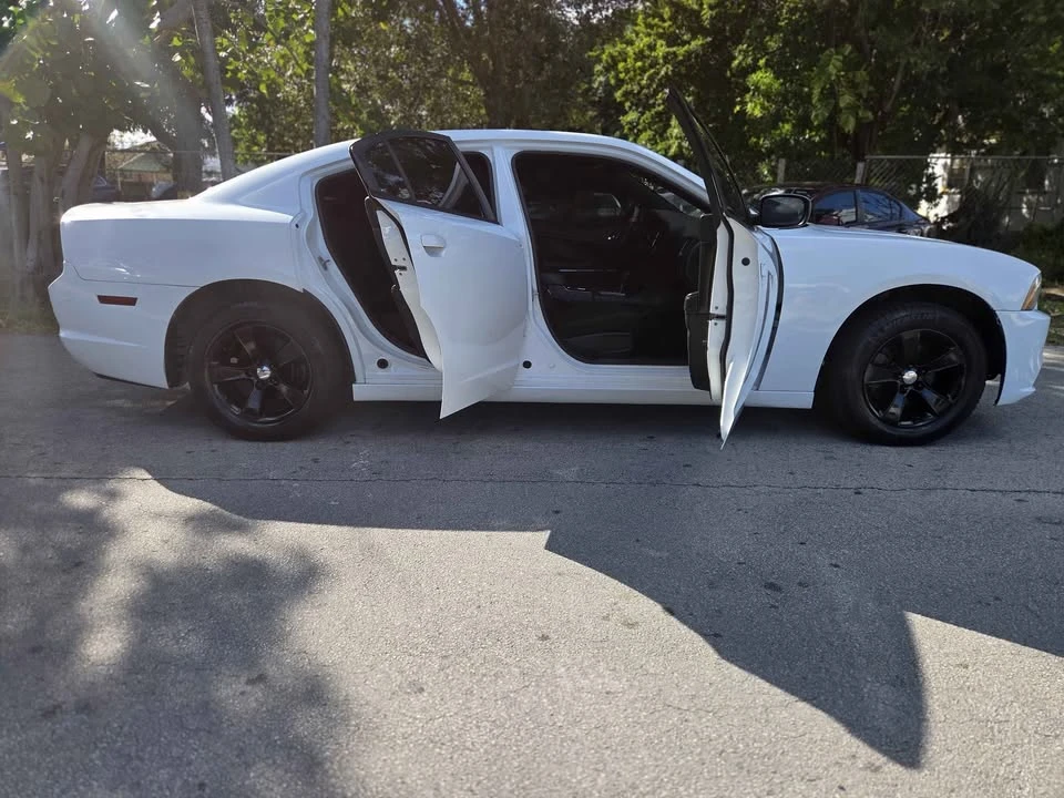 2014 Dodge Charger 6th Gen - Image 4 of 5