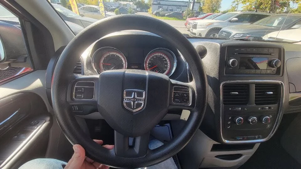 2014 Dodge Caravan - Image 11 of 17