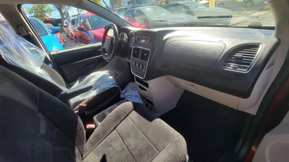 2014 Dodge Caravan - Image 12 of 17