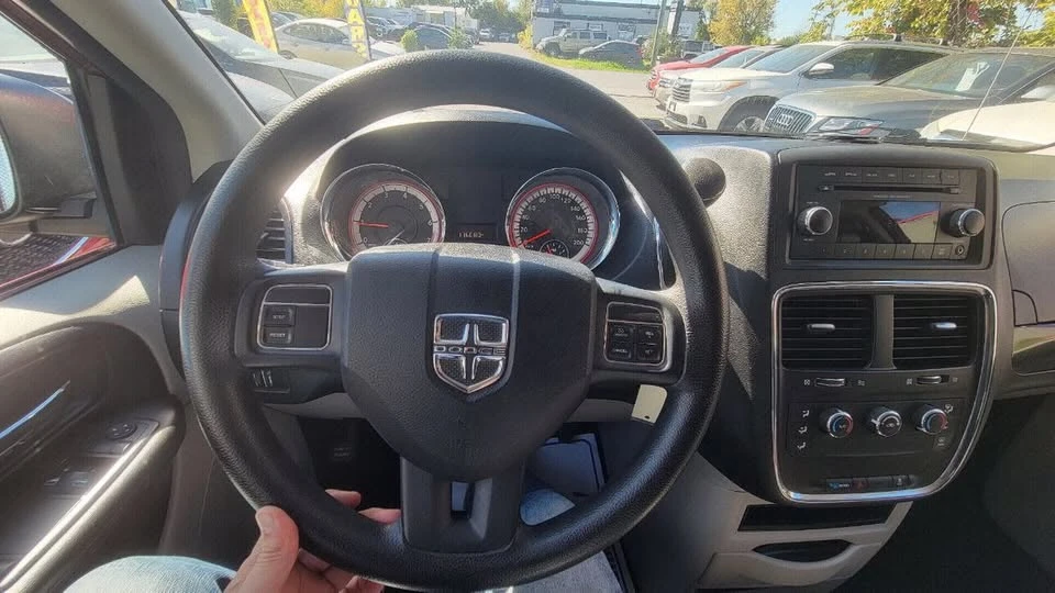 2014 Dodge Caravan - Image 11 of 17