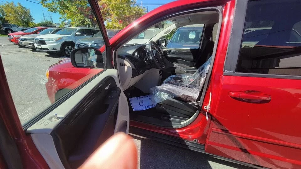 2014 Dodge Caravan - Image 6 of 17