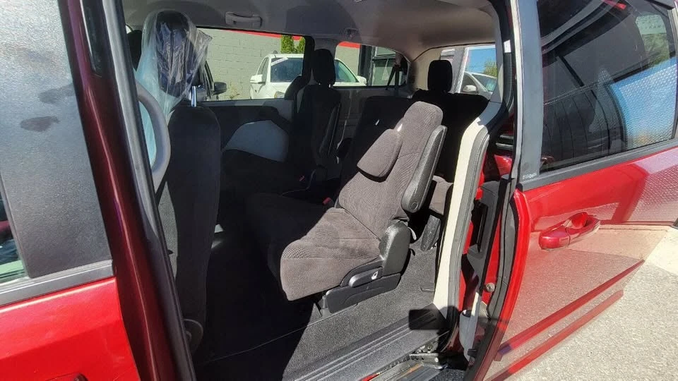 2014 Dodge Caravan - Image 10 of 17