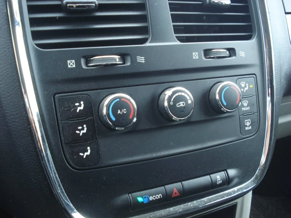 2014 Dodge Caravan - Image 14 of 18