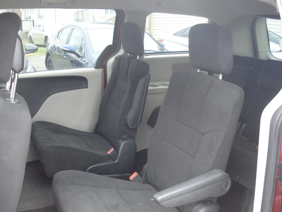2014 Dodge Caravan - Image 9 of 18