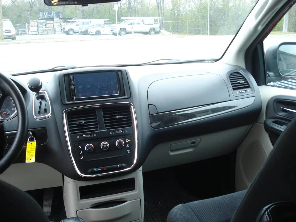 2014 Dodge Caravan - Image 10 of 18