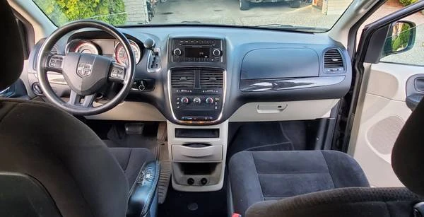 2014 Dodge Caravan - Image 6 of 8