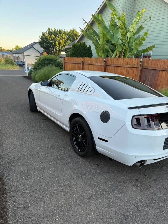 2014 Ford S197 Mustang - Image 3 of 4