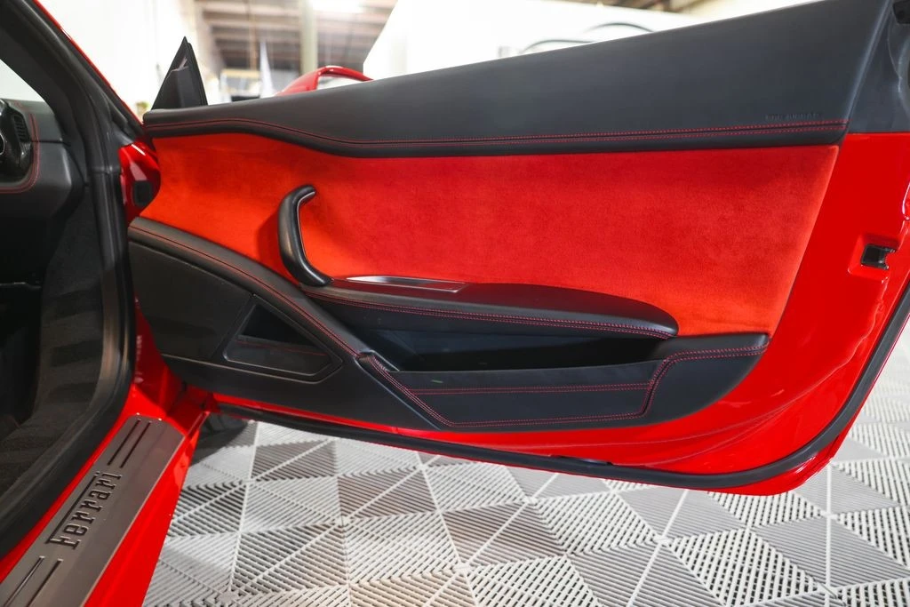 2014 Ferrari 458 Italia - Image 25 of 31
