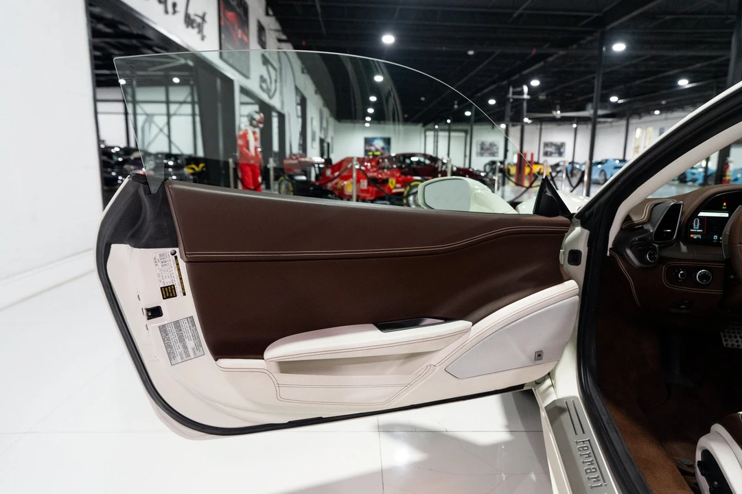 2014 Ferrari 458 - Image 25 of 31