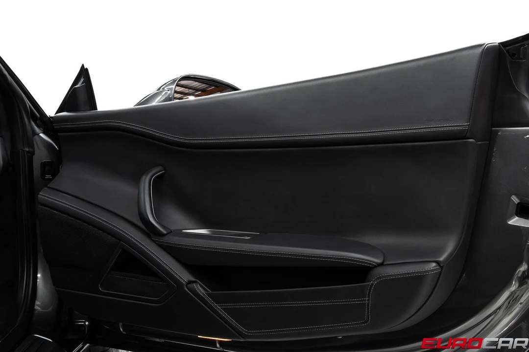 2014 Ferrari 458 Italia - Image 26 of 31
