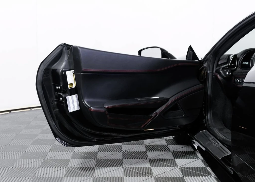 2014 Ferrari 458 Italia - Image 17 of 31