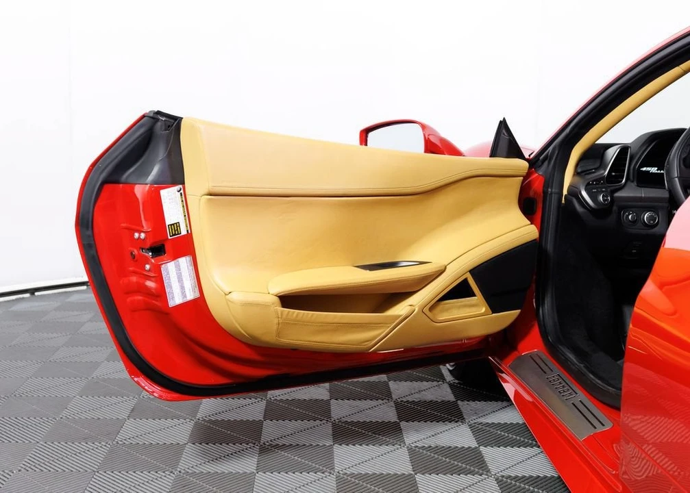 2014 Ferrari 458 Italia - Image 17 of 31