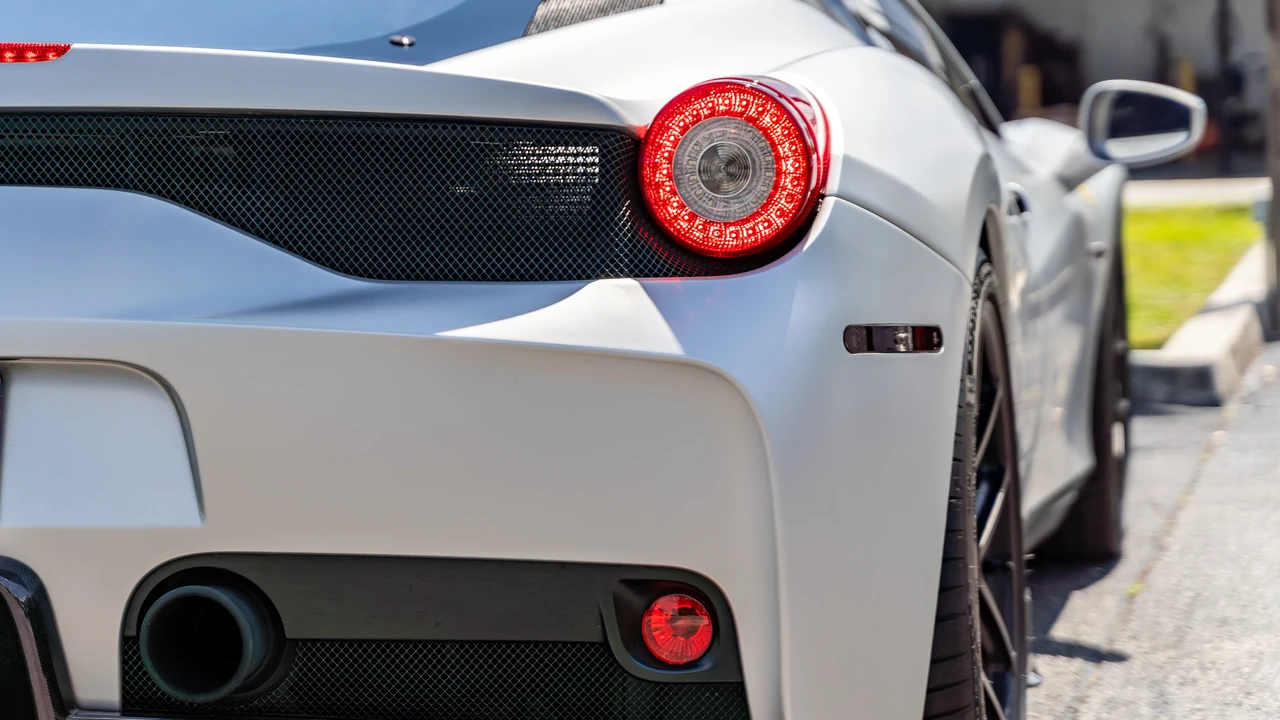 2014 Ferrari 458 Speciale - Image 15 of 31