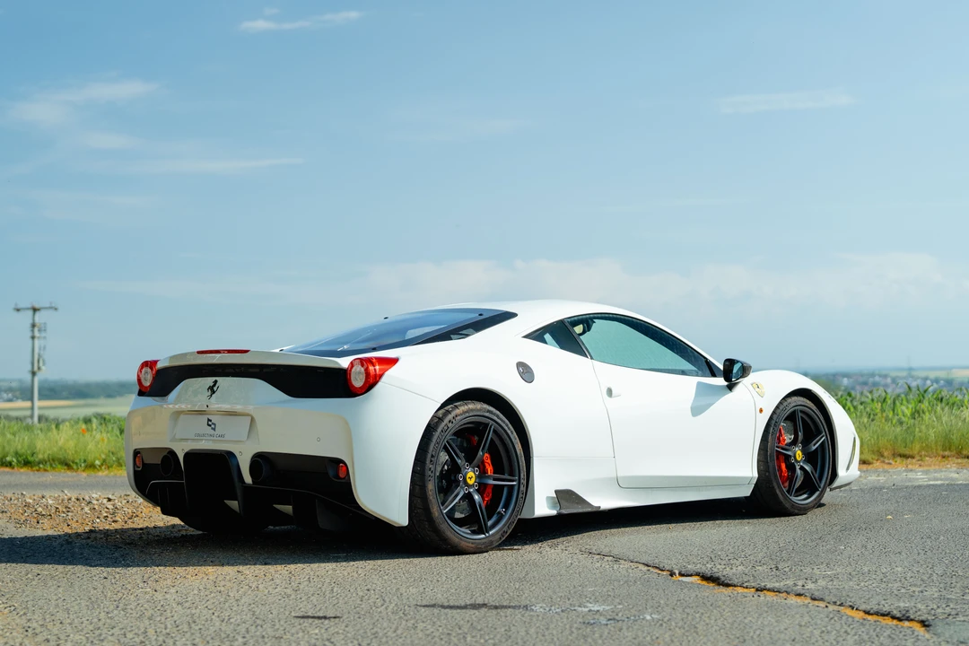 2014 Ferrari 458 Speciale - Image 17 of 31