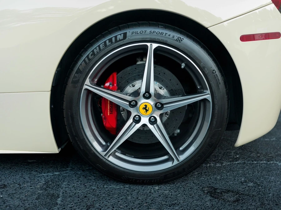 2014 Ferrari 458 Spider - Image 11 of 31