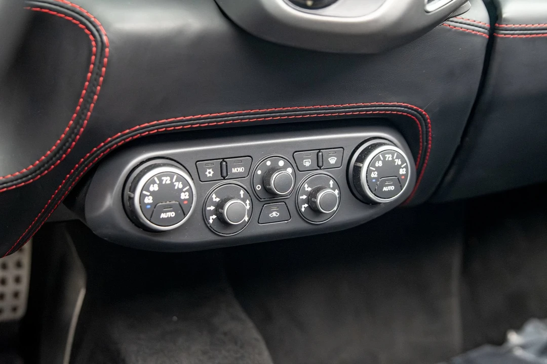 2014 Ferrari 458 Spider - Image 27 of 31