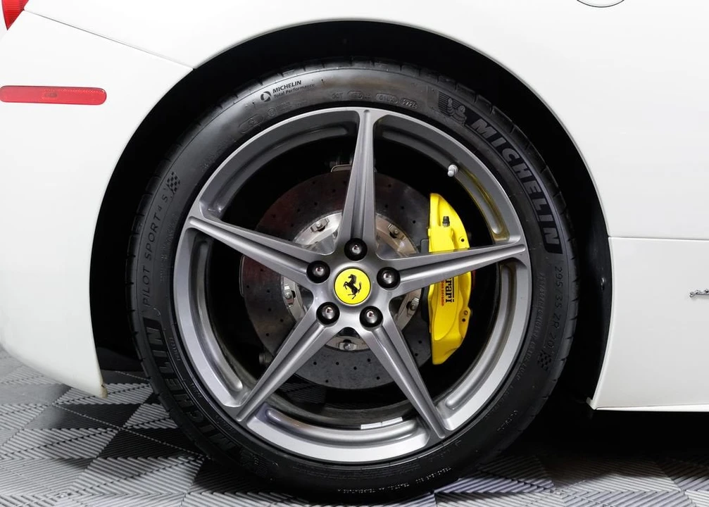 2014 Ferrari 458 Spider - Image 11 of 31