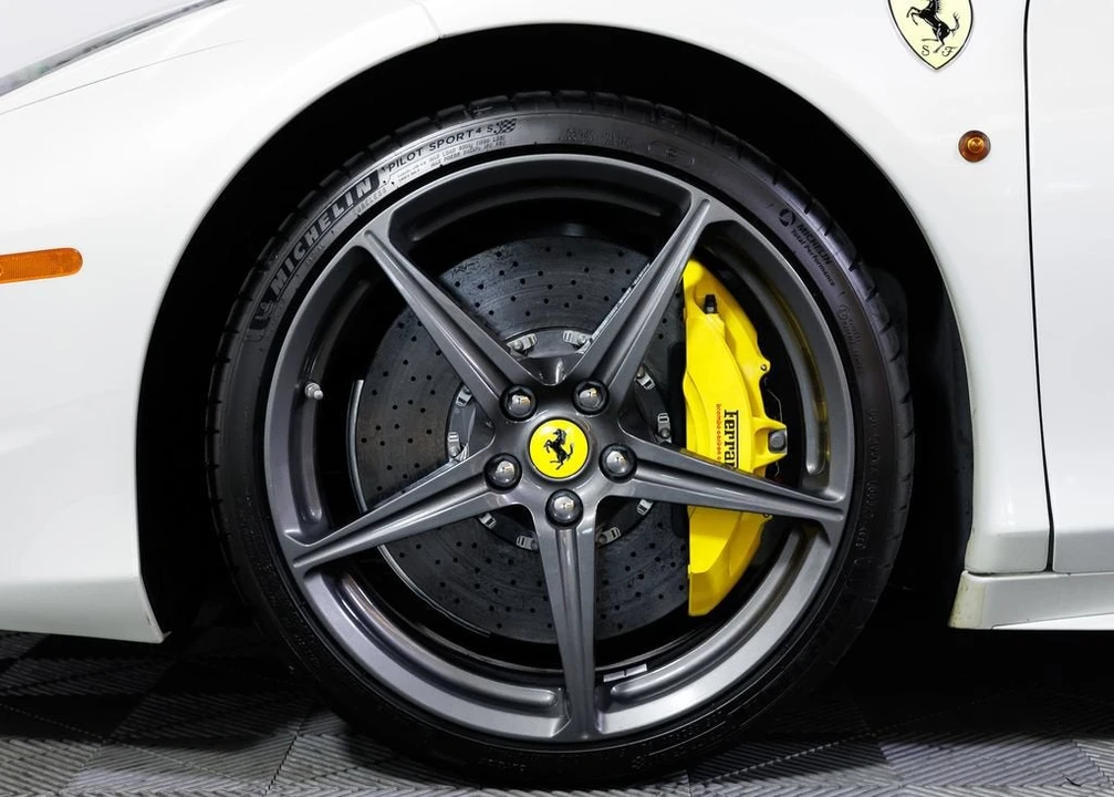 2014 Ferrari 458 Spider - Image 9 of 31