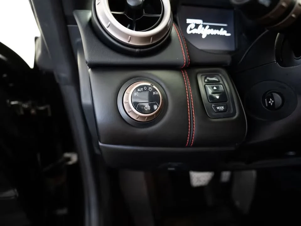 2014 Ferrari California - Image 16 of 17
