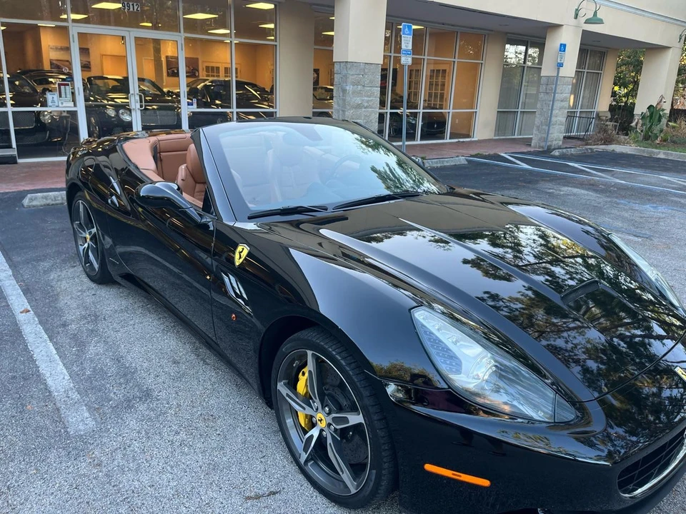 2014 Ferrari California - Image 2 of 31