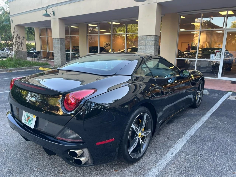 2014 Ferrari California - Image 17 of 31