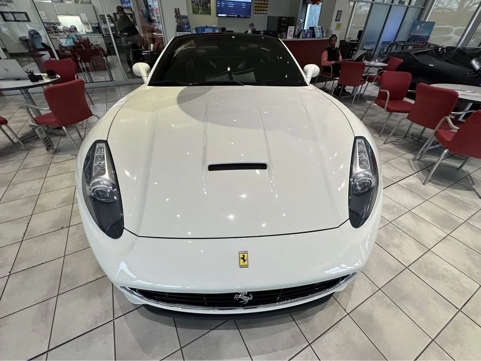 2014 Ferrari California - Image 2 of 9